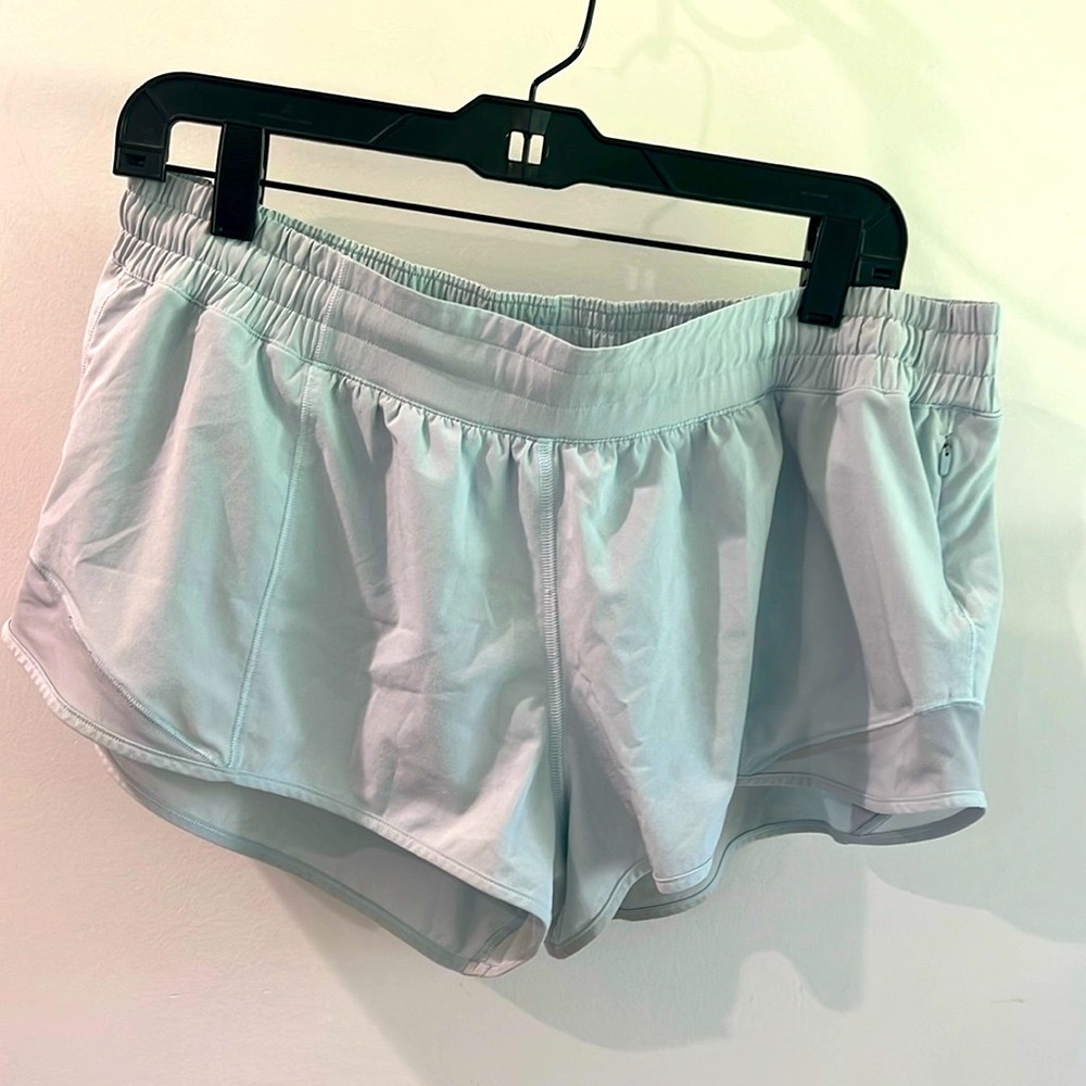Lululemon light blue 2.5 inch hottie hot